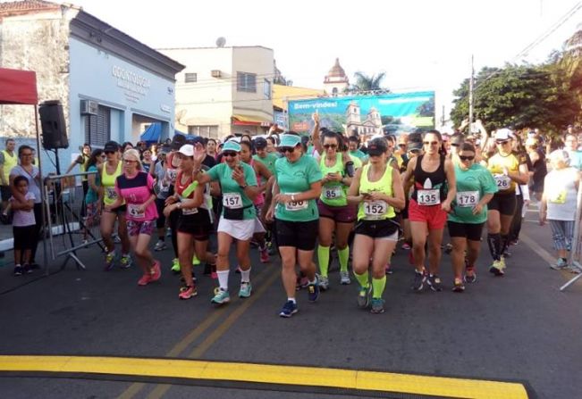 CORRIDA E CAMINHADA BÁRBARA CARDOSO FAZ SUCESSO ENTRE AS MULHERES